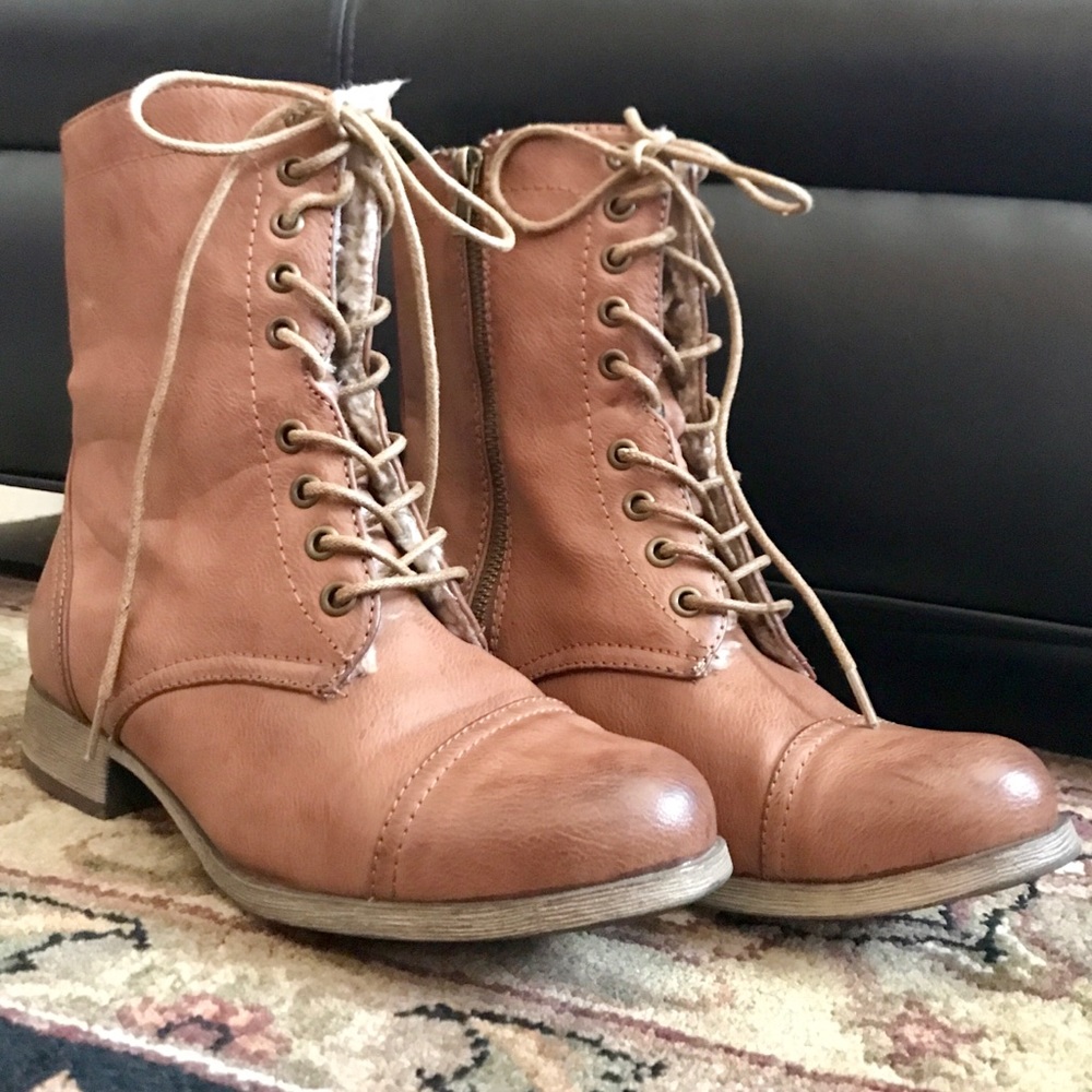 Combat boots
